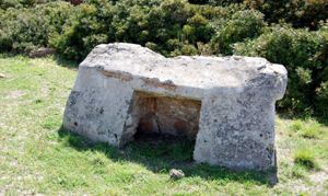 Tomba di età romana imperiale nel fossato di Murru Mannu