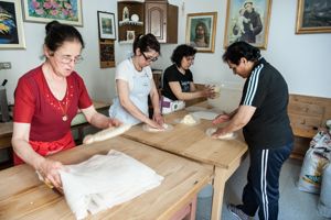 La preparazione de sa cozzula de casu